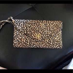 Leopard print Tory Burch wallet clutch